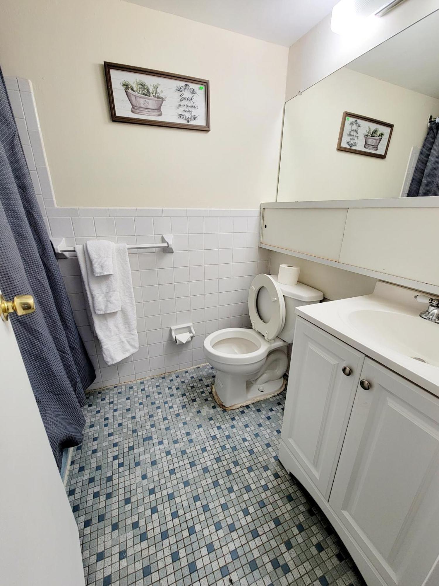 Beautiful, Spacious, 22 In Elkins Park Willow Grove