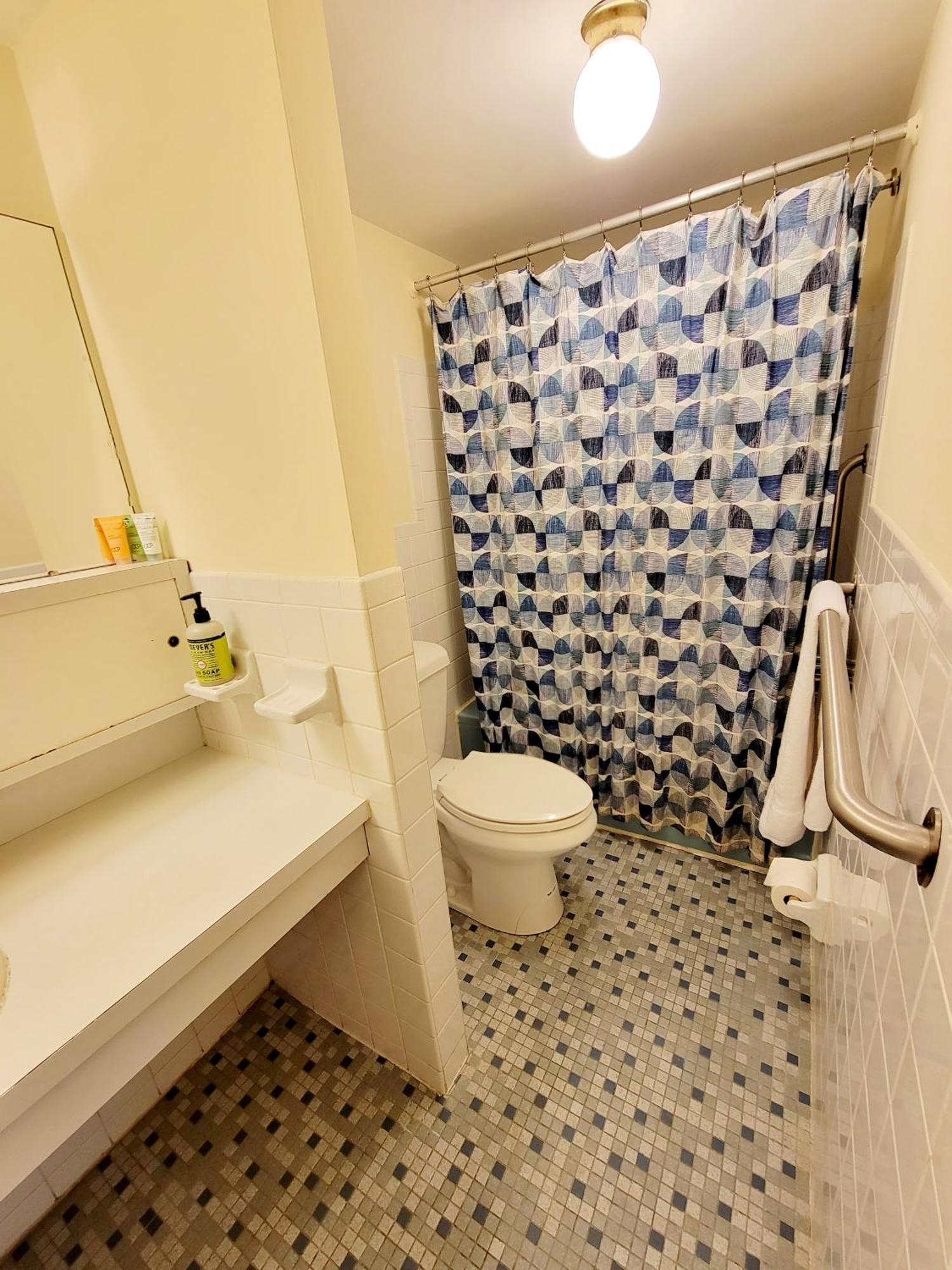 Beautiful, Spacious, 22 In Elkins Park